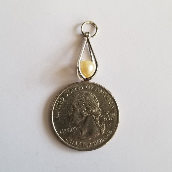 Dainty caged pearl pendant charm silver tone - Picture 3 of 8